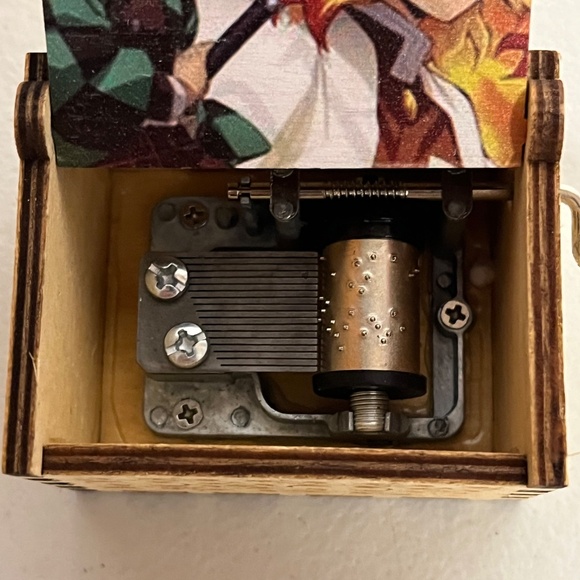 Demon Slayer Tanjiro Kyojuro Rengoku Hand Crank Wooden Music Box Anime Ren New - Picture 3 of 10